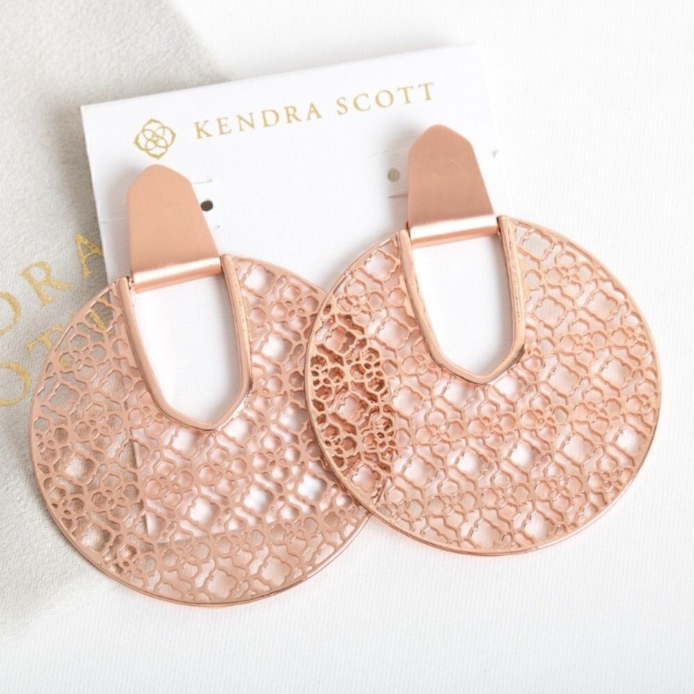 Nwt Kendra Scott Diane disc earrings ( sold out everywhere)